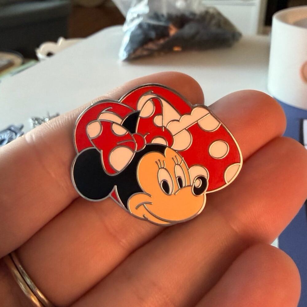 Disney Minnie Mouse Slipper Pin | Authentic 2026